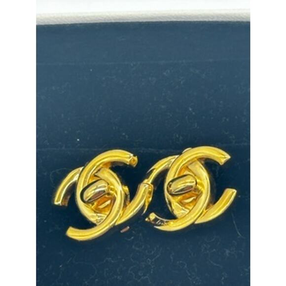 Vintage Classic Chanel CC turnlock Earrings! Clip-on*Beautiful Shiny*24K Plated - Picture 3 of 8